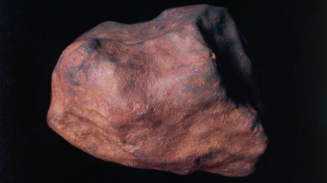 在其漫长的历史中经历过碰撞的陨石可以为了解地球深处的情况提供重要线索(photo:BBC)