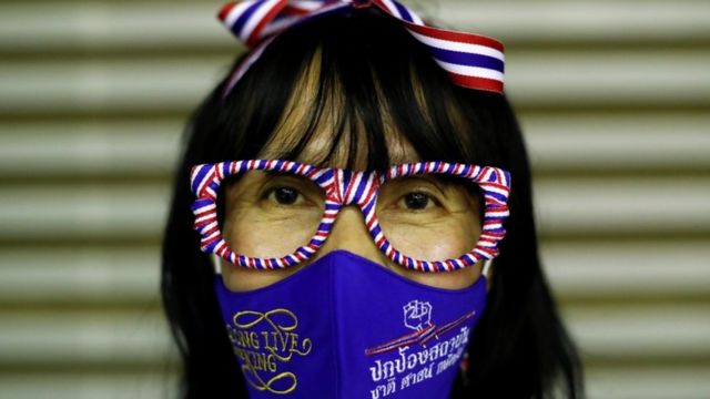 Covid-19: Benarkah memakai kacamata lebih melindungi kita dari penularan virus corona? - BBC ...