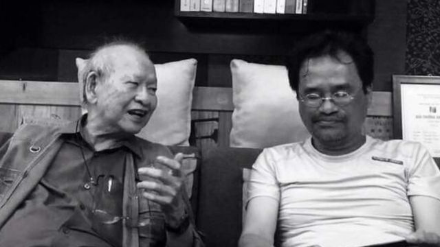 Nhà báo, nhạc sỹ, nhà thơ Nguyễn Hữu Hồng Minh (phải) cùng nhà phê bình Đặng Tiến (trái)
