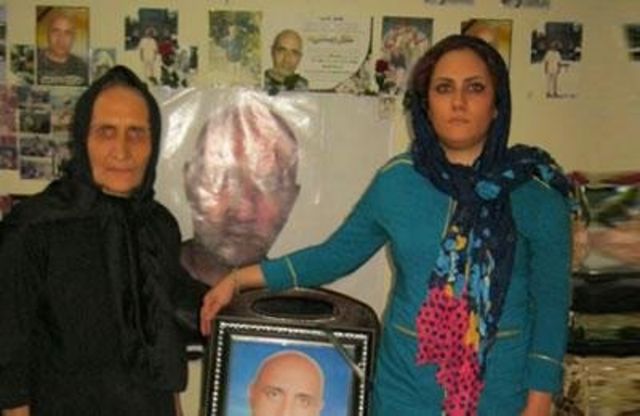 گوهر عشقی مادر ستار بهشتی(چپ) و سحر بهشتی، خواهر ستار بهشتی(راست)