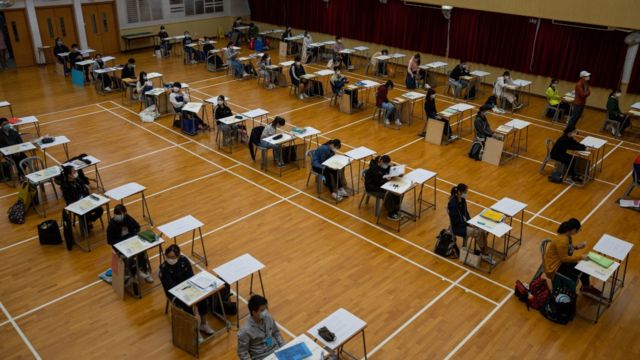 俯瞰香港中学文凭考试某考场（24/4/2020）