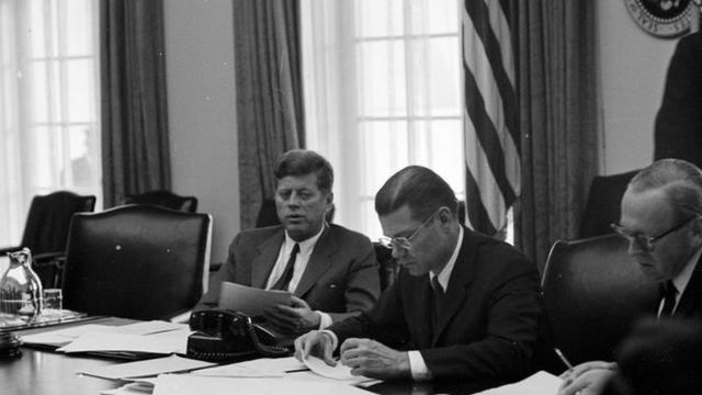 1962年古巴导弹危机期间，美国与苏联险些相互展开核武袭击(photo:BBC)