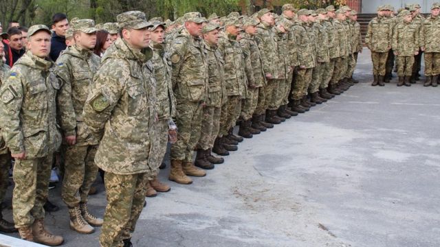 військові