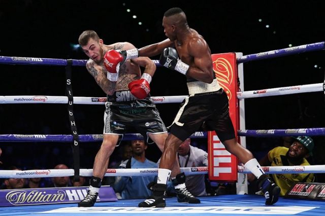 Hassan Mwakinyo akimchapa Sam Eggington
