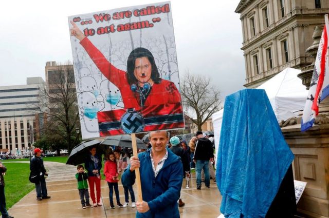 Los escépticos del coronavirus comparam a Whitmer con Hitler