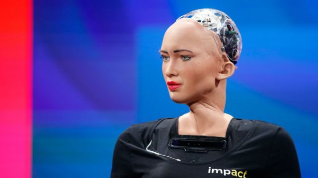 Havalimanında parçaları kaybolan robot Sophia, Başbakan ile yemeğe  katılamadı - BBC News Türkçe