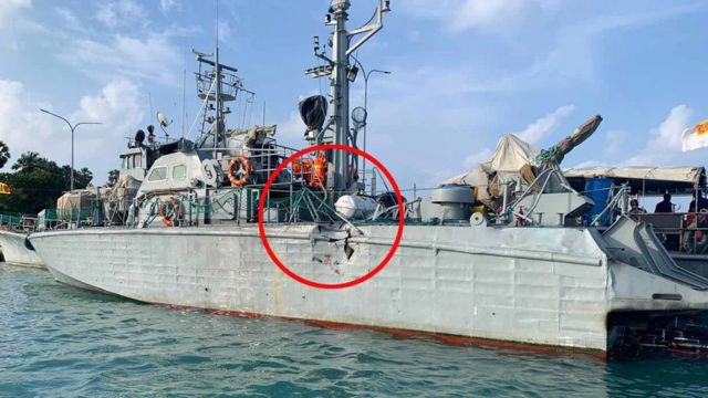 சேதமடைந்த இலங்கை கடற்படைப் படகு.