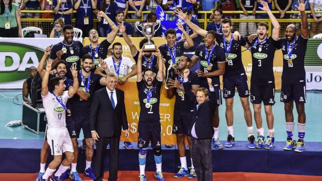 Olimpíada de Tóquio 2021: como Leal se tornou 1º 'estrangeiro' da seleção  brasileira de vôlei - BBC News Brasil