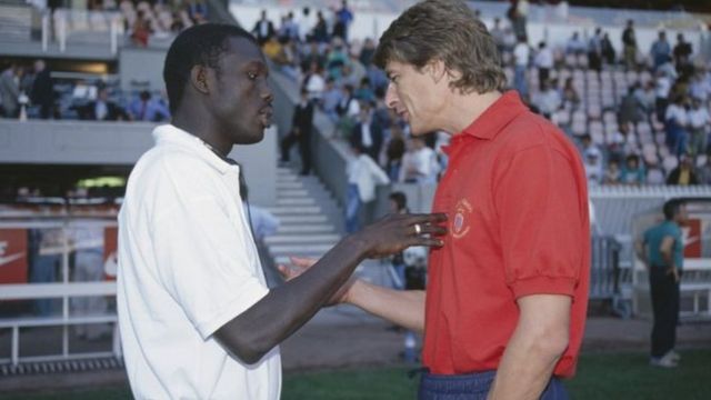 George Weah (left for 1993) say Arsène Wenger (right) take care of am like im pikin