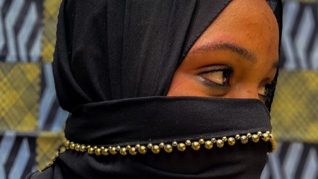 Fatou portant un niqab