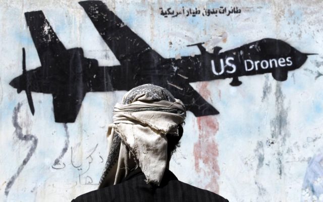 Yemen'de ABD'nin SİHA saldırılarını protesto eden bir grafiti
