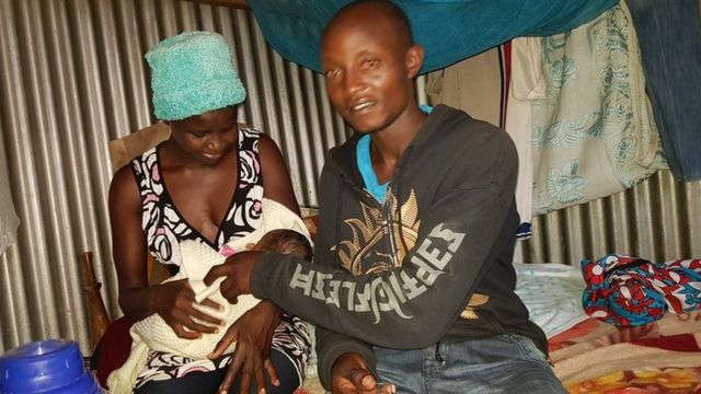 Bwana Boniface Murage kulia mkewe Agnes Elewo na mwanao aliyeleta furaha katika familia hiyo