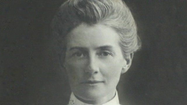 World War One nurse Edith Cavell in 50 seconds - BBC News