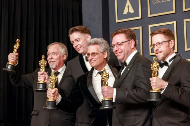 Doug Hemphill, Theo Green, Mark Mangini, Ron Bartlett y Mac Ruth, ganadores del Oscar al mejor sonido por "Dune".