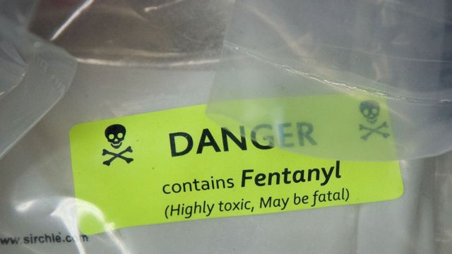 Cartel de alerta sobre el fentanilo