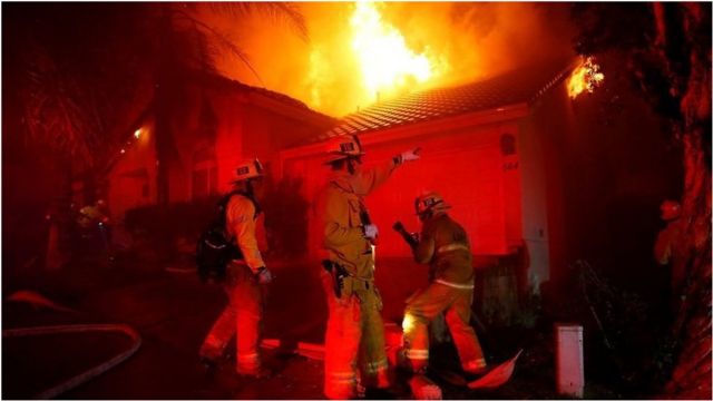 カリフォルニア州の山火事 強風で被害拡大の恐れ Bbcニュース