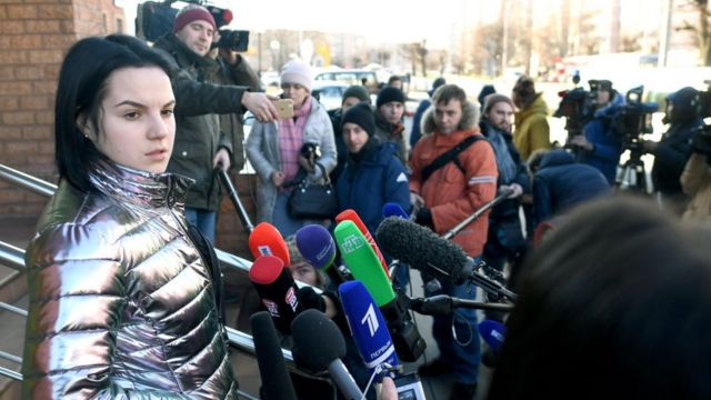Margarita Gracheva with journalists after the reading of the sentence against her ex-husband.