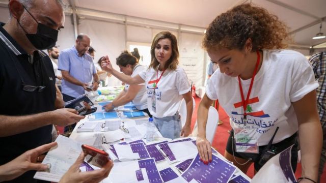 جانب من تصويت اللبنانيين في الخارج في الانتخابات النيابية 2022