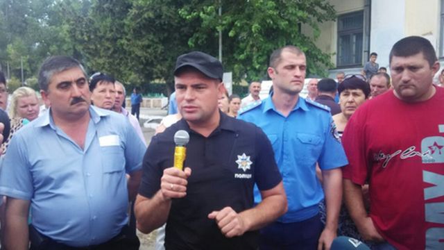 Полицейские и общественность в Лощиновке
