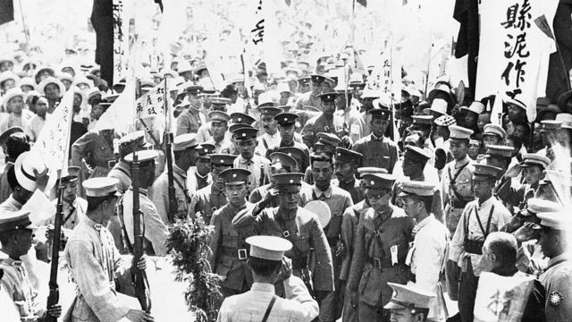 1927年，蒋介石来到徐州府。他在那里同冯玉祥达成协议，打算将共产党赶出中国。