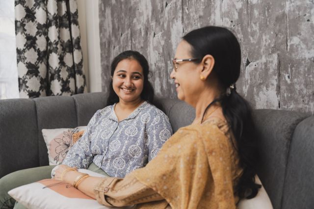 குழந்தைகள் வளர்ந்த பிறகு பெற்றோரை பிரிந்து தனியாக வாழ்வதுதான் சரியா?