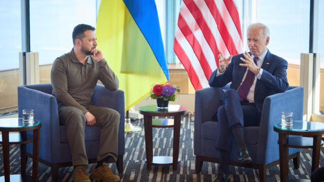 Zelensky com Joe Biden no Japão