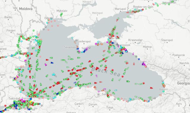Морской трафик в Черном море вечером 20 июля. Скриншот с сайта marinetraffic.com