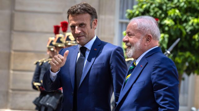 Macron e Lula andam lado a lado