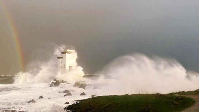 Storm Barra: Pictures of wind and snow from Scotland - BBC News