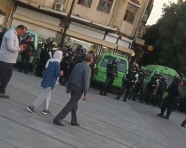 بسیاری از شهرهای ایران از جمله همدان شاهد حضور گسترده نیروهای امنیتی بود