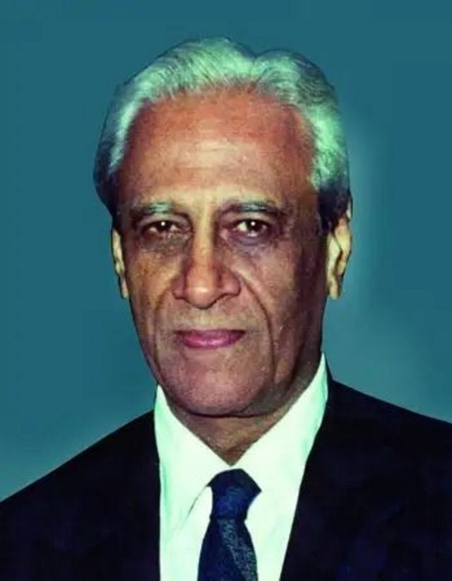 சதீஷ் தவன்