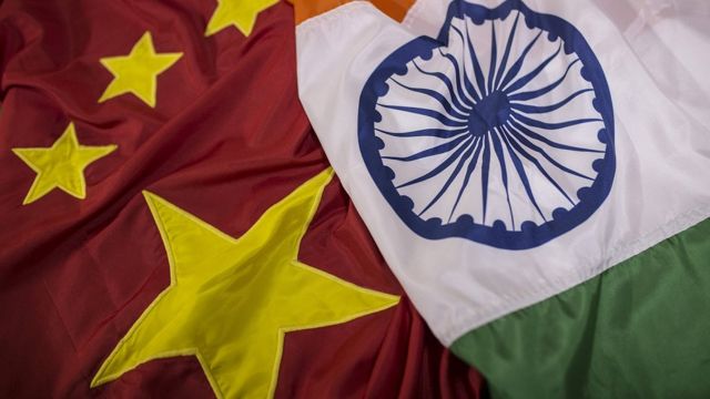 Bandeiras de China e India