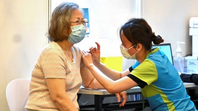 香港政府推新冠疫苗气泡 提升接种率之举引发公平担忧(photo:BBC)