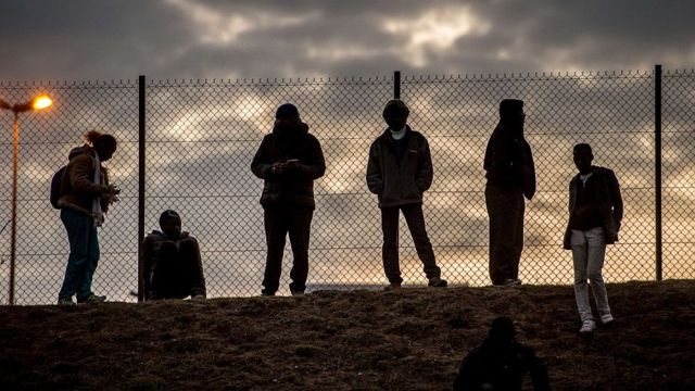 Calais düşərgəsində miqrantlar