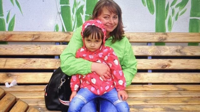 أوكسانا ليتفينينكو مع ابنتها