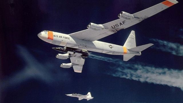 Un X-15 transportado por un NB-52B