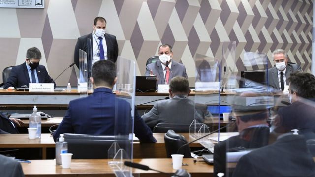 Senadores (da esquerda para direita): Randolfe Rodrigues, Omar Aziz e Ranan Calheiros