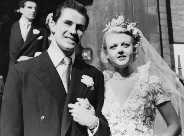 Анджела Лэнсбери с мужем Питером Шоу в день свадьбы 12 августа 1949 года в Лондоне