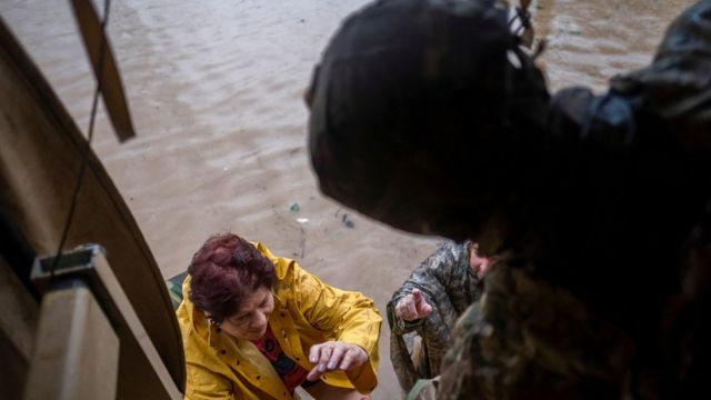 Image of a soldier while helping a person in Puerto Rico.