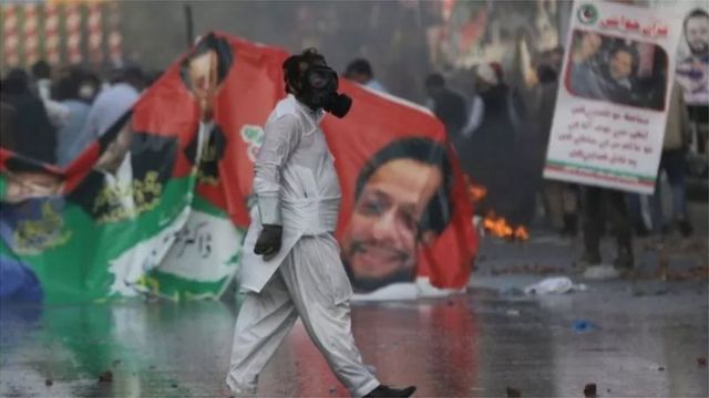 பாகிஸ்தான் அரசியல் - இம்ரான் கான்