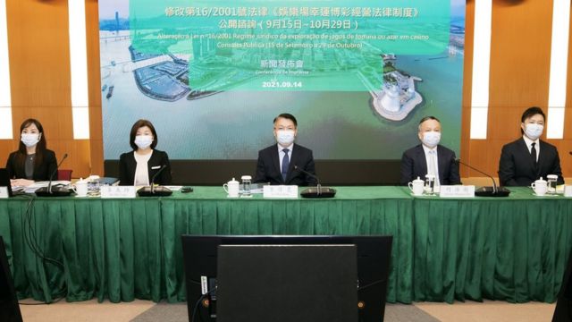 The Macao Special Administrative Region Economic and Financial Secretary held a press conference to announce the consultation document on the revision of the Gaming Law (Photo 14/9/2021 of China News Service)