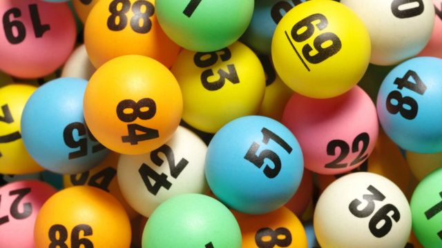 Bolas com números de loteria