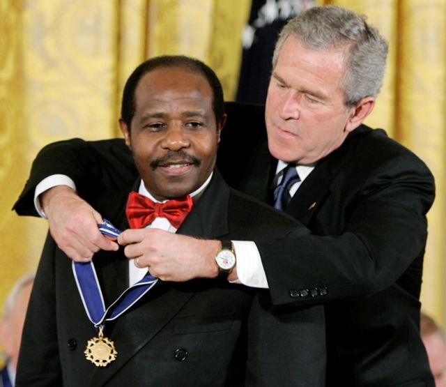 Rusesabagina yahawe agashimwe ko ku rwego rwo hejuru n'umukuru w'igihugu wa Amerika, George W Bush