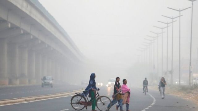 Nueva Delhi Se Esta Volviendo Inhabitable El Retorno De Una Niebla Espesa Que Tiene Alarmados A Los Residentes De La Capital De India Bbc News Mundo