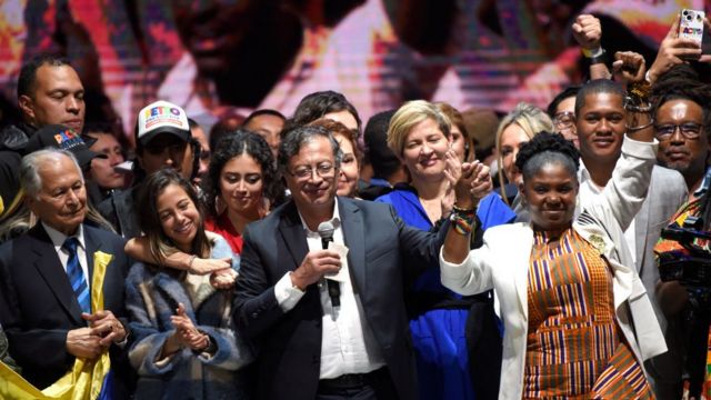 Gustavo Petro: Kolombiya'da cumhurbaşkanlığı seçimini solcu aday kazandı 2 Gustavo Petro