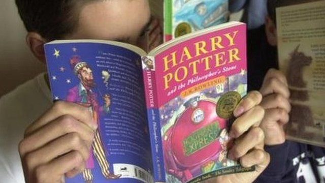 Teenagers reading Harry Potter books