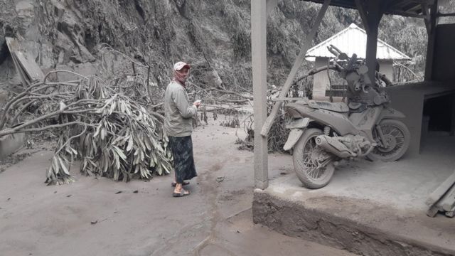 Kondisi rumah pascaerupsi Gunung Semeru.