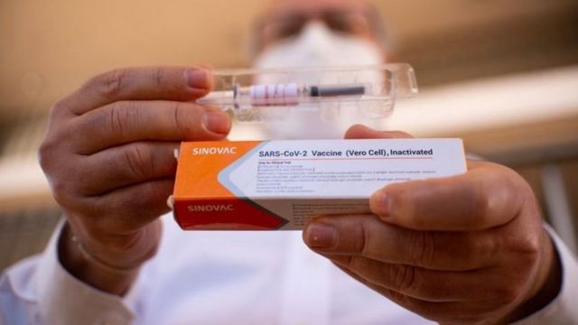 Koronavirüs aşısı: Türkiye'de de denenen Çin aşısı CoronaVac'ın Brezilya'daki denemeleri yeniden başladı - BBC News Türkçe