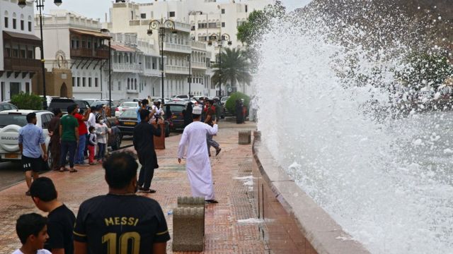 عمان مباشر اعصار windy. com