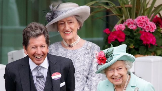 John Warren ve Lady Susan Hussey, 2021'de Kraliçe ile birlikte